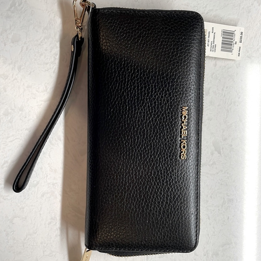 NWT Michael Kors Jet Set Travel Wallet